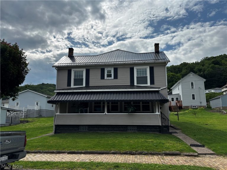 238 Indiana Avenue, Chester, WV, 26034