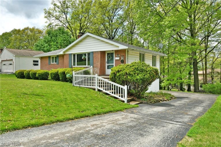 804 Hartzell Avenue, Niles, OH - Photo 2