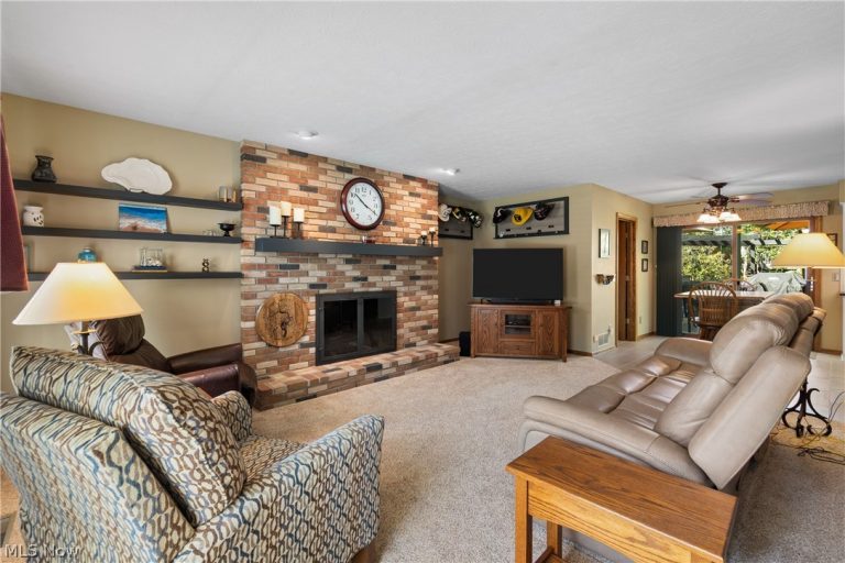 1675 Chatham Avenue, North Canton, OH - Photo 3