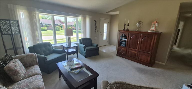 73 Hillsdale Avenue, Seven Hills, OH - Photo 5