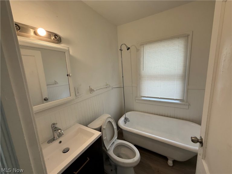 829 Helmsdale Road, Cleveland Heights, OH - Photo 3