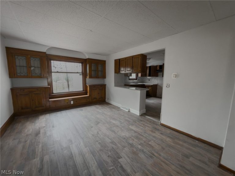 9409 Empire Avenue, Cleveland, OH - Photo 5