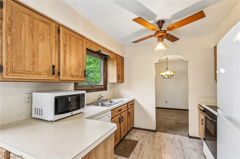 4100 Ivanhoe Drive, Lorain, OH - Photo 4