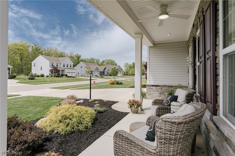 9049 Winfield Lane, North Ridgeville, OH - Photo 3