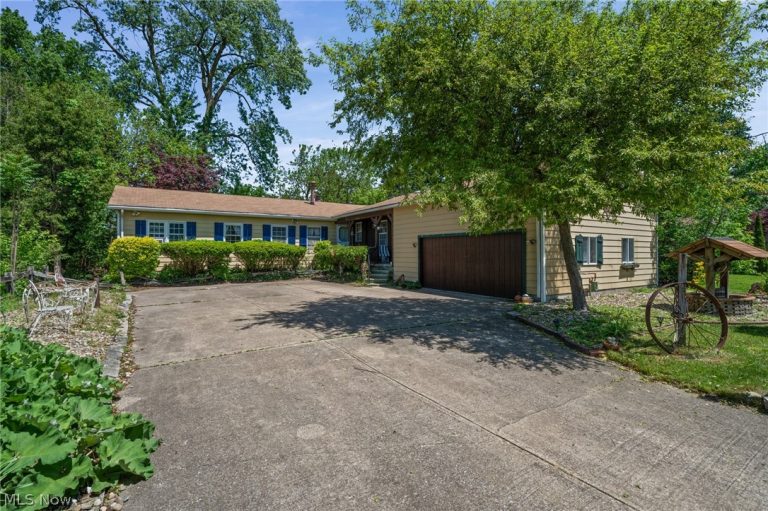 22486 Macbeth Avenue, Fairview Park, OH - Photo 2