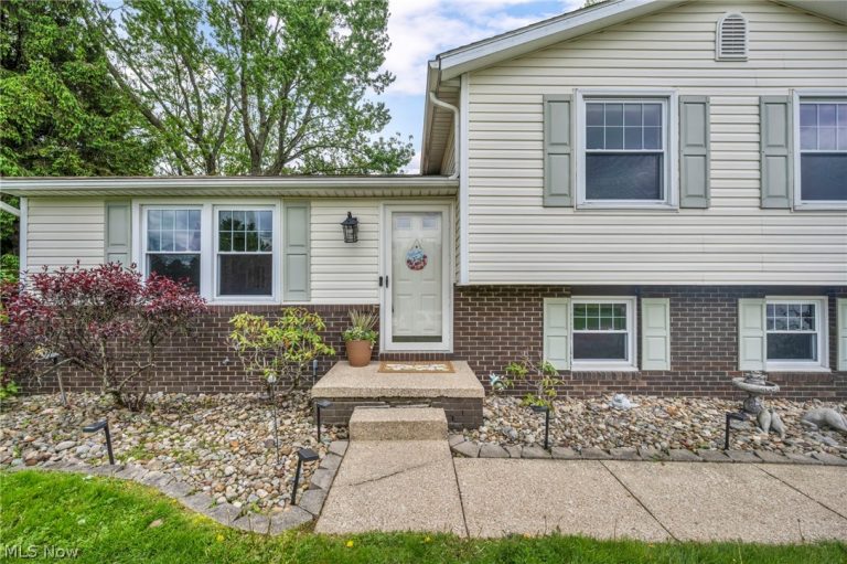 1044 Tumbleweed Street, Uniontown, OH - Photo 3
