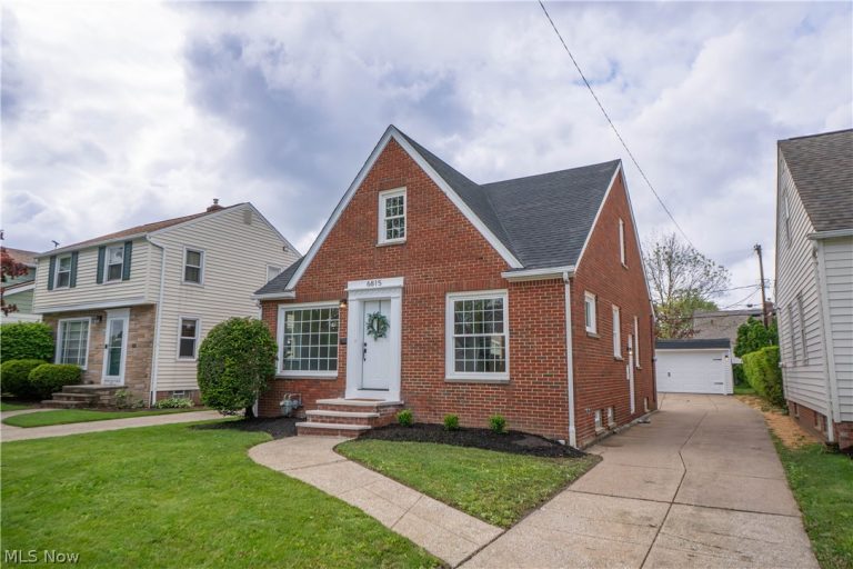 6815 Dartworth Drive, Parma, OH - Photo 3