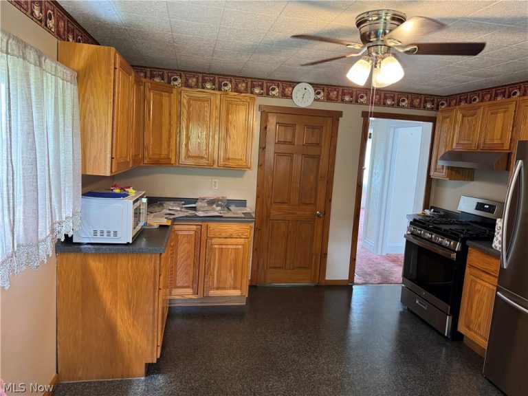 1126 Jennings Avenue, East Liverpool, OH - Photo 8