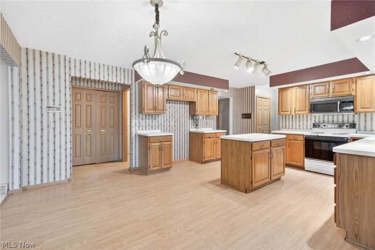 5532 Quail Run, North Olmsted, OH - Photo 8