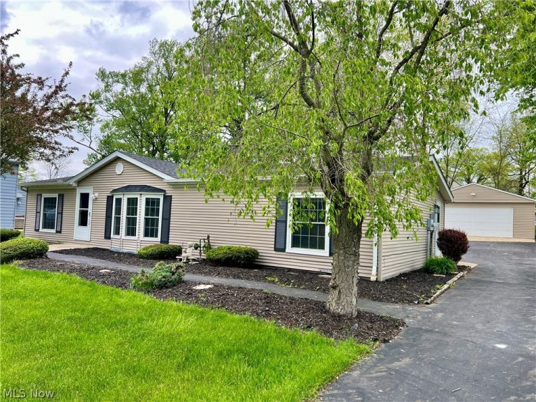 93 Fell Avenue, Northfield Village, OH - Photo 2