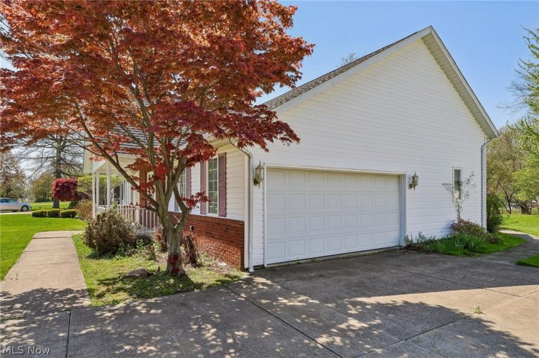 710 Erie Road, Eastlake, OH - Photo 3