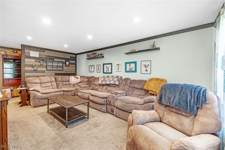 690 Deerwood Drive, Tallmadge, OH - Photo 4