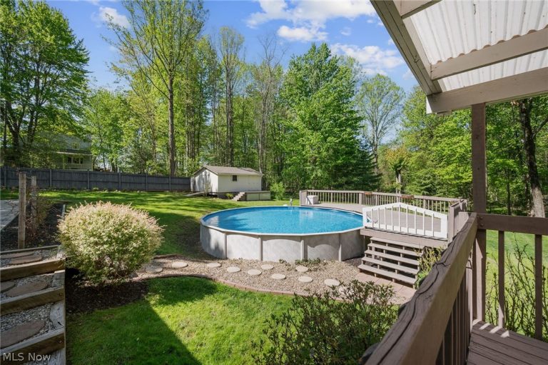 18976 Thorpe Road, Chagrin Falls, OH - Photo 6