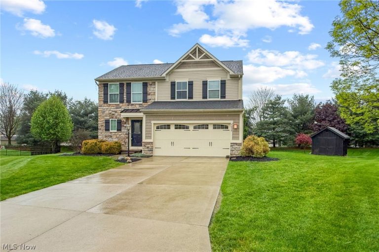 7679 Fiddler Court Circle, Canton, OH - Photo 3