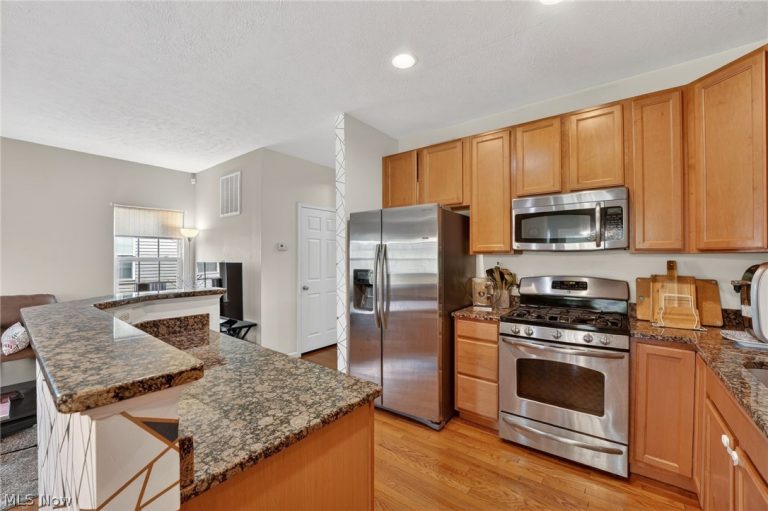 119 River Rock Way, Berea, OH - Photo 8