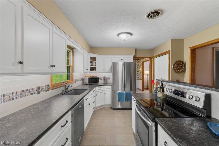 1675 Chatham Avenue, North Canton, OH - Photo 5