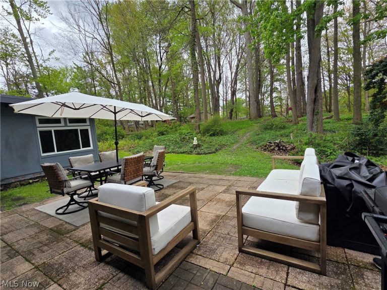 7700 Webster Road, Middleburg Heights, OH - Photo 8