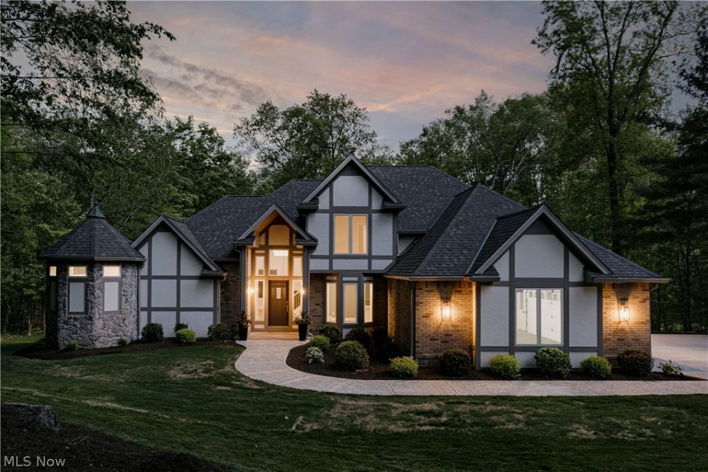 11251 Lake Forest Drive, Chesterland, OH