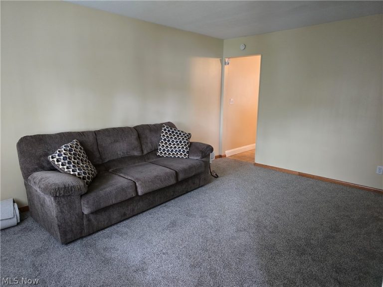 16200 Edgewood Court, Maple Heights, OH - Photo 2