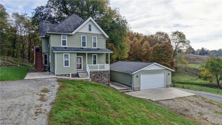 6895 Kemary Avenue, Navarre, OH - Photo 2