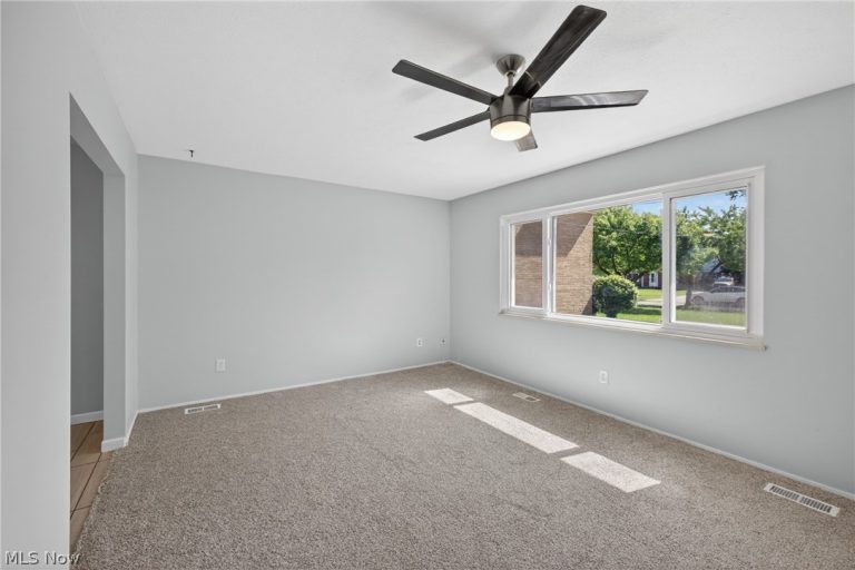 6588 Glenallen Avenue, Solon, OH - Photo 4