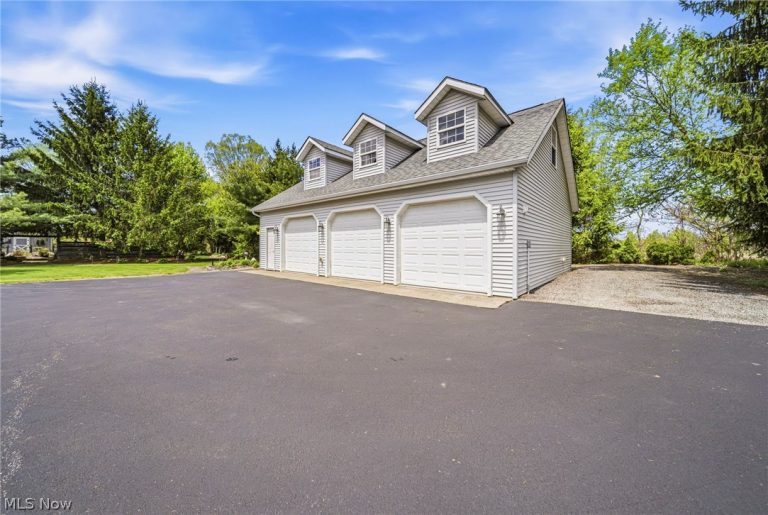 735 Fairway Street, Jefferson, OH - Photo 8