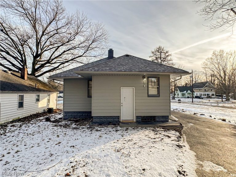 196 Maywood Drive, Youngstown, OH - Photo 3