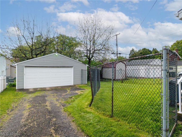 1633 Glenmount Avenue, Akron, OH - Photo 6