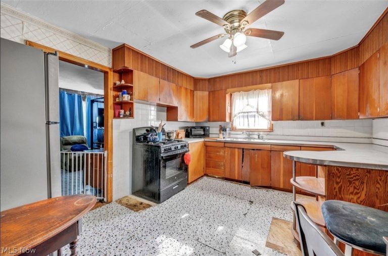 40622 Carlisle Avenue, Elyria, OH - Photo 5