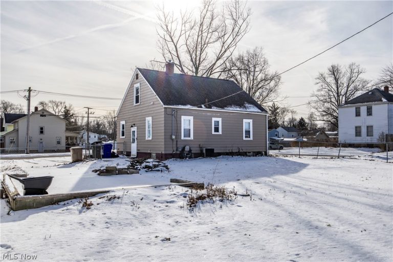 33 Pierce Avenue, Cuyahoga Falls, OH - Photo 4