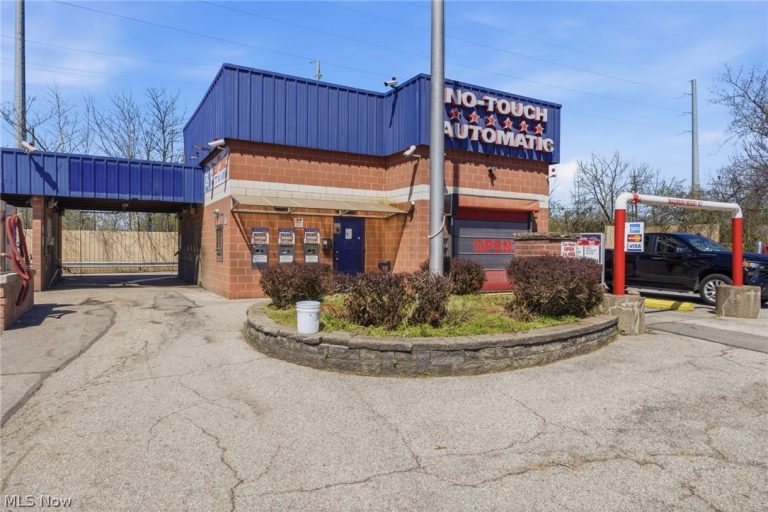 8219 Broadway Avenue, Cleveland, OH - Photo 3