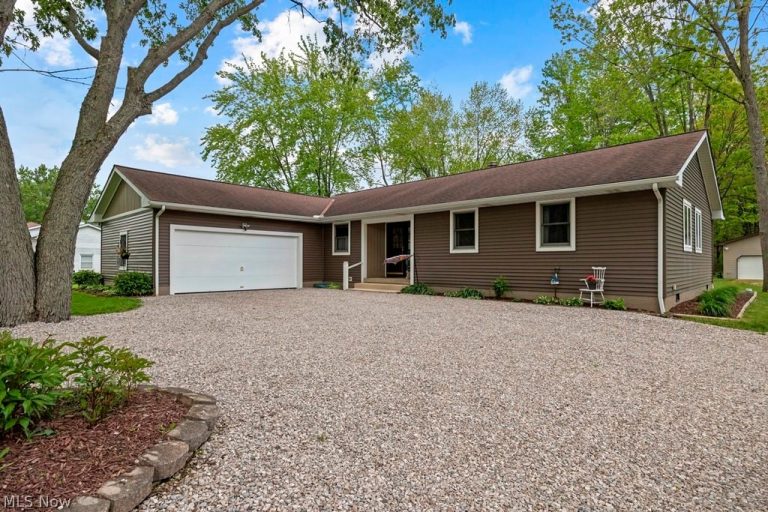7611 Bronson Road, Olmsted Twp, OH - Photo 2