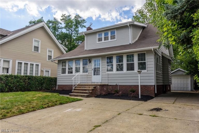 18119 Lake Shore Boulevard, Cleveland, OH - Photo 2