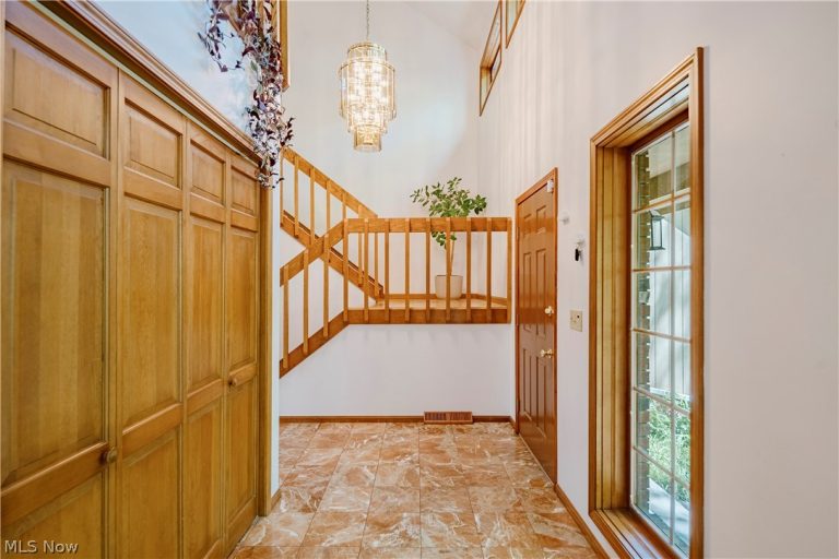33475 Miles Road, Moreland Hills, OH - Photo 5