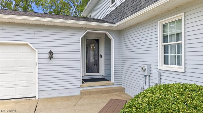 8965 Altura Drive, Warren, OH - Photo 8
