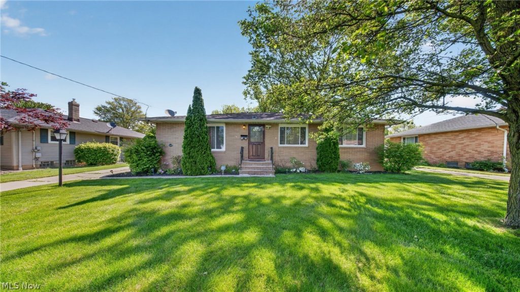 6649 Maplehurst Road, North Olmsted, OH