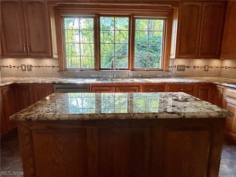 8536 Cherry Hill Place, Youngstown, OH - Photo 3