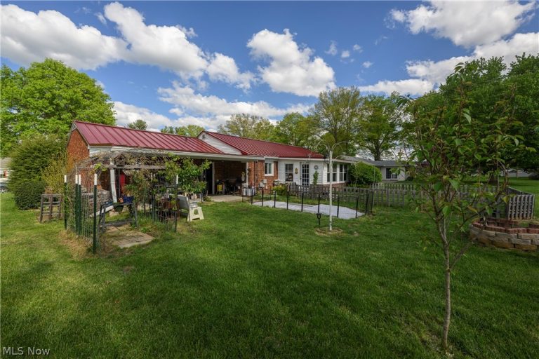1920 Dover Avenue, Dover, OH - Photo 5