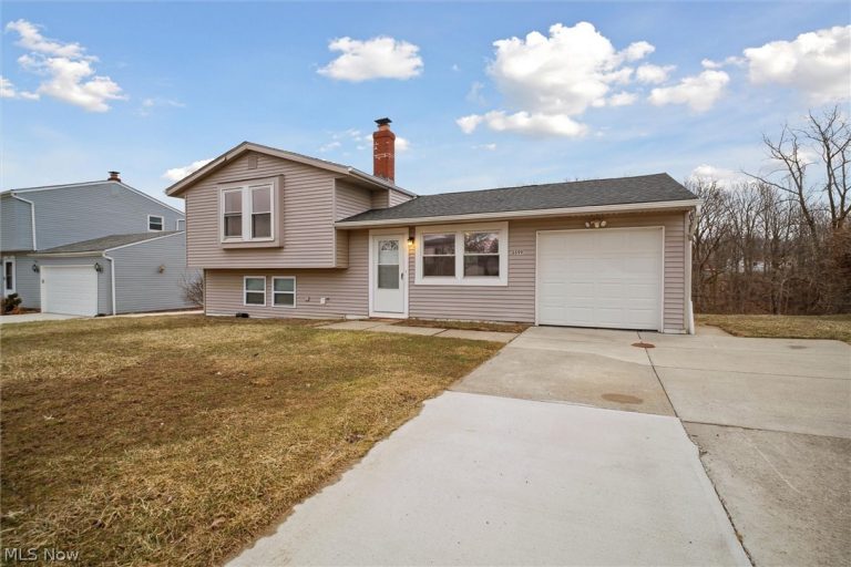 6699 Deer Court, Bedford Heights, OH - Photo 2