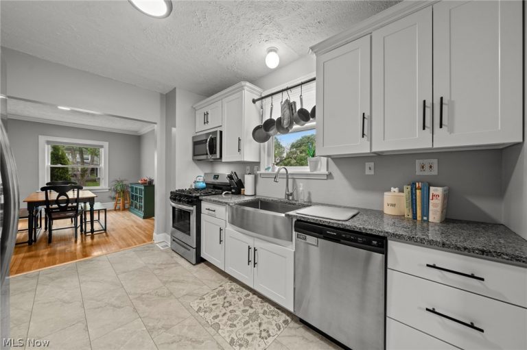 3273 Meadowbrook Boulevard, Cleveland Heights, OH - Photo 3
