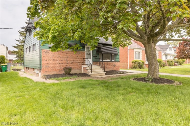 29307 Lake Shore Boulevard, Willowick, OH - Photo 2