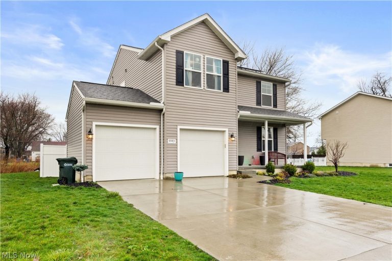 5993 Montauk Point, Vermilion, OH - Photo 2
