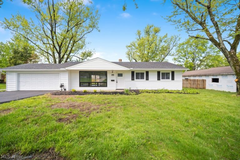 8454 Royalhaven Drive, North Royalton, OH - Photo 2