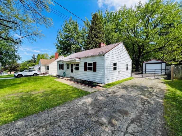 5854 Knollwood Drive, Ashtabula, OH - Photo 2