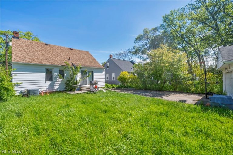 15812 Grant Avenue, Maple Heights, OH - Photo 4