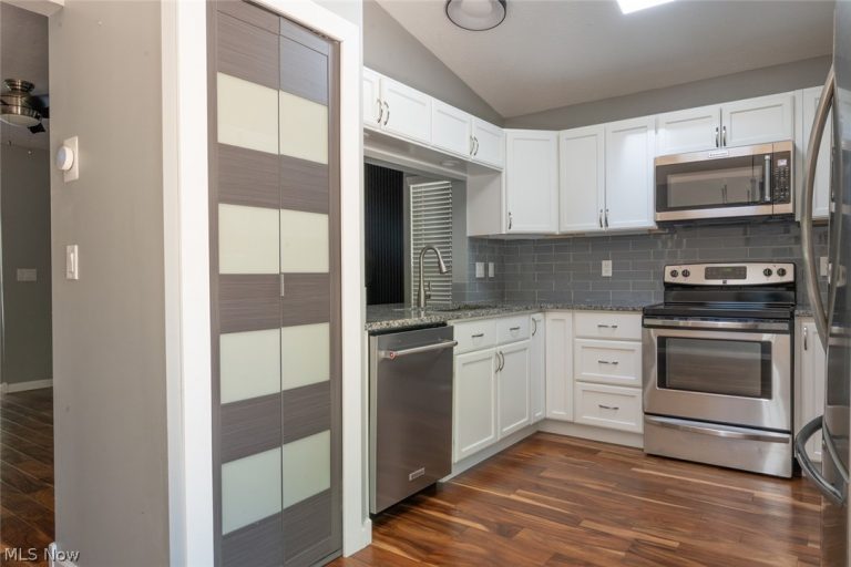 8716 Blossom Drive, Mentor, OH - Photo 5