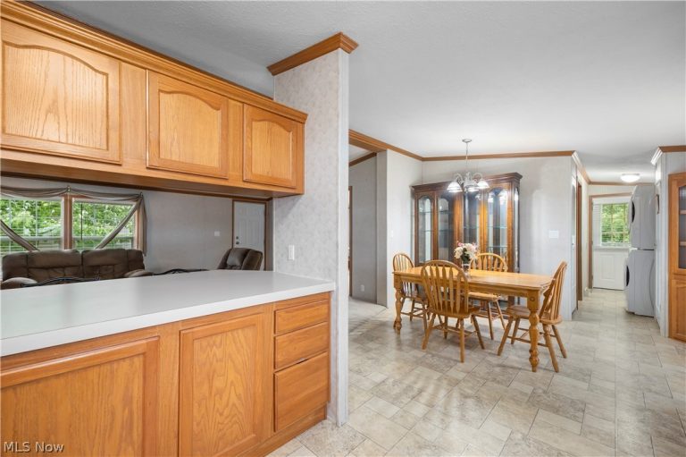 354 Pin Oak Circle, Elyria, OH - Photo 8