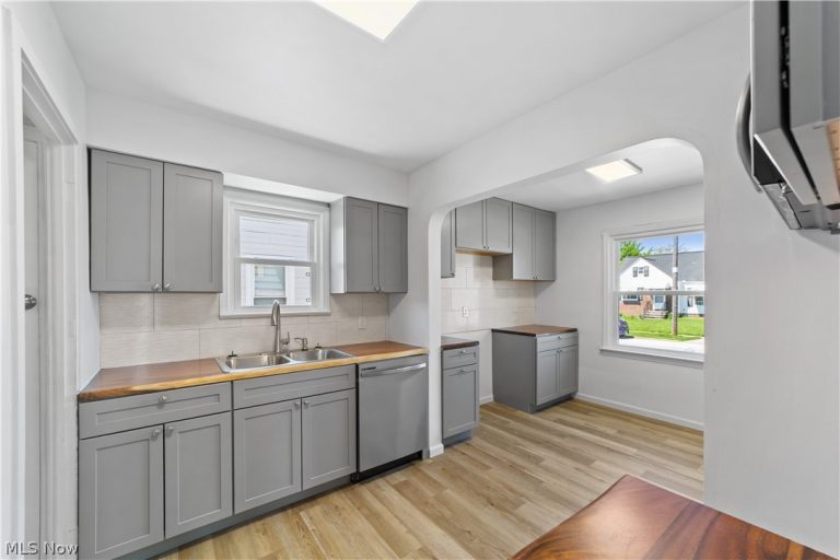 6307 Kenneth Avenue, Parma, OH - Photo 8