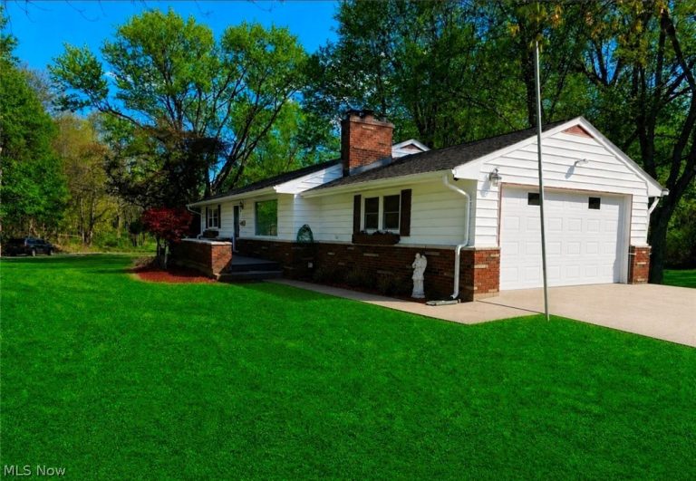 1702 Bears Den Road, Youngstown, OH - Photo 2