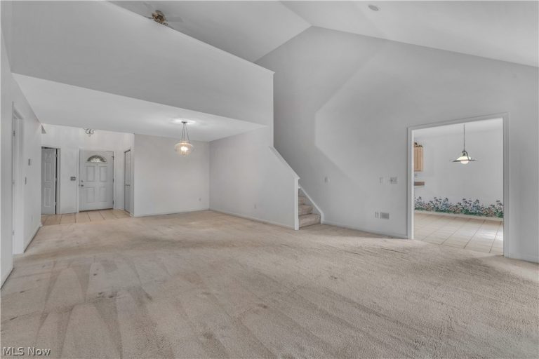 144 Royal Troon Drive, Warren, OH - Photo 6